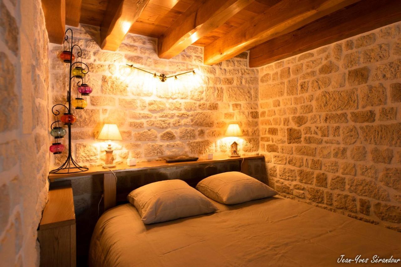 Le Mas Des Mathes, Chambres D'Hotes, Studios 레 마트 외부 사진